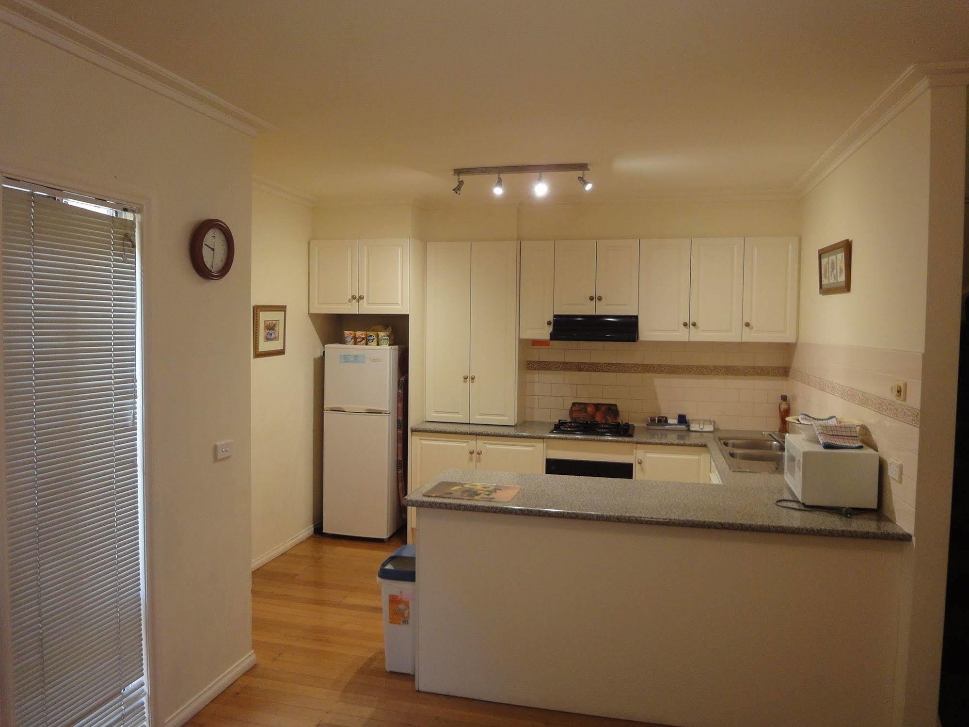 Moonee Valley Views Aparthotel Melburne Exterior foto